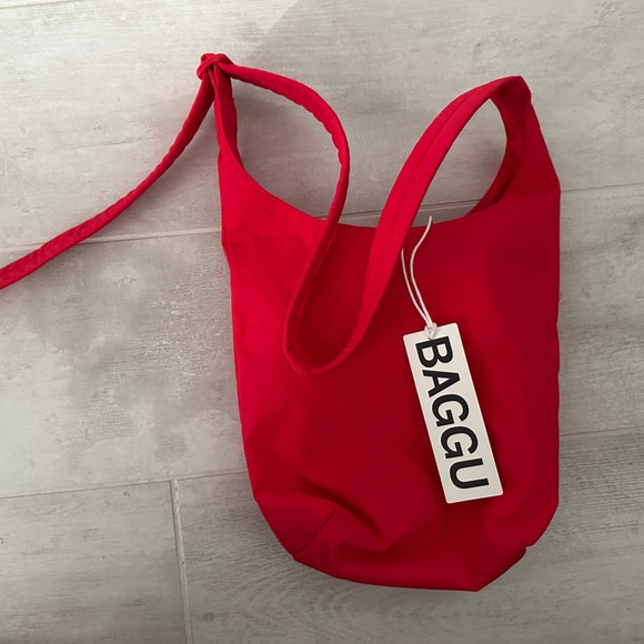 BAGGU small nylon sling red bag - Picture 2 of 5